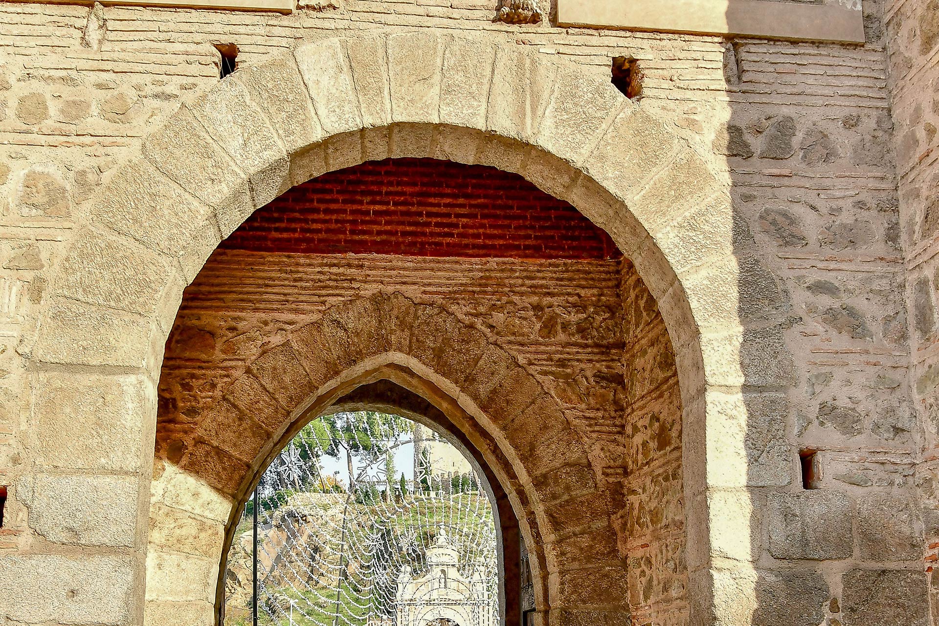 Arcos de herradura de una sinagoga de Toledo, en la ruta de las Tres Culturas